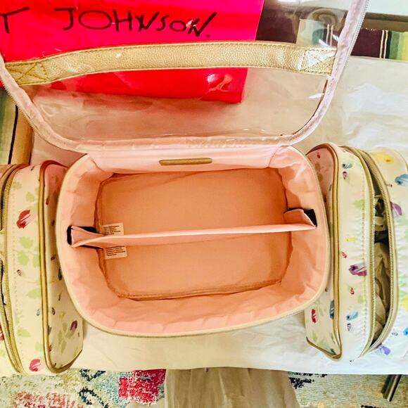 Betsey Johnson 3 piece travel set - Picture 3 of 7